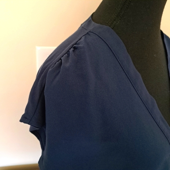 Banana Republic Navy Blue Women's Top Size Medium Cap Sleeve - Picture 9 of 9